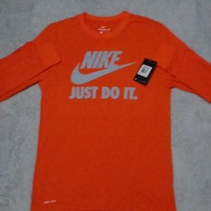 Men's long sleeve Nike shirt